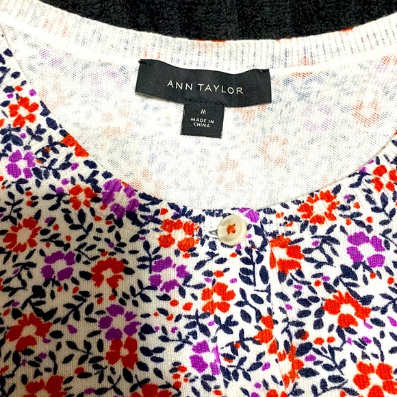 Ann Taylor Floral Print Sweater. Size M. - Picture 3 of 4